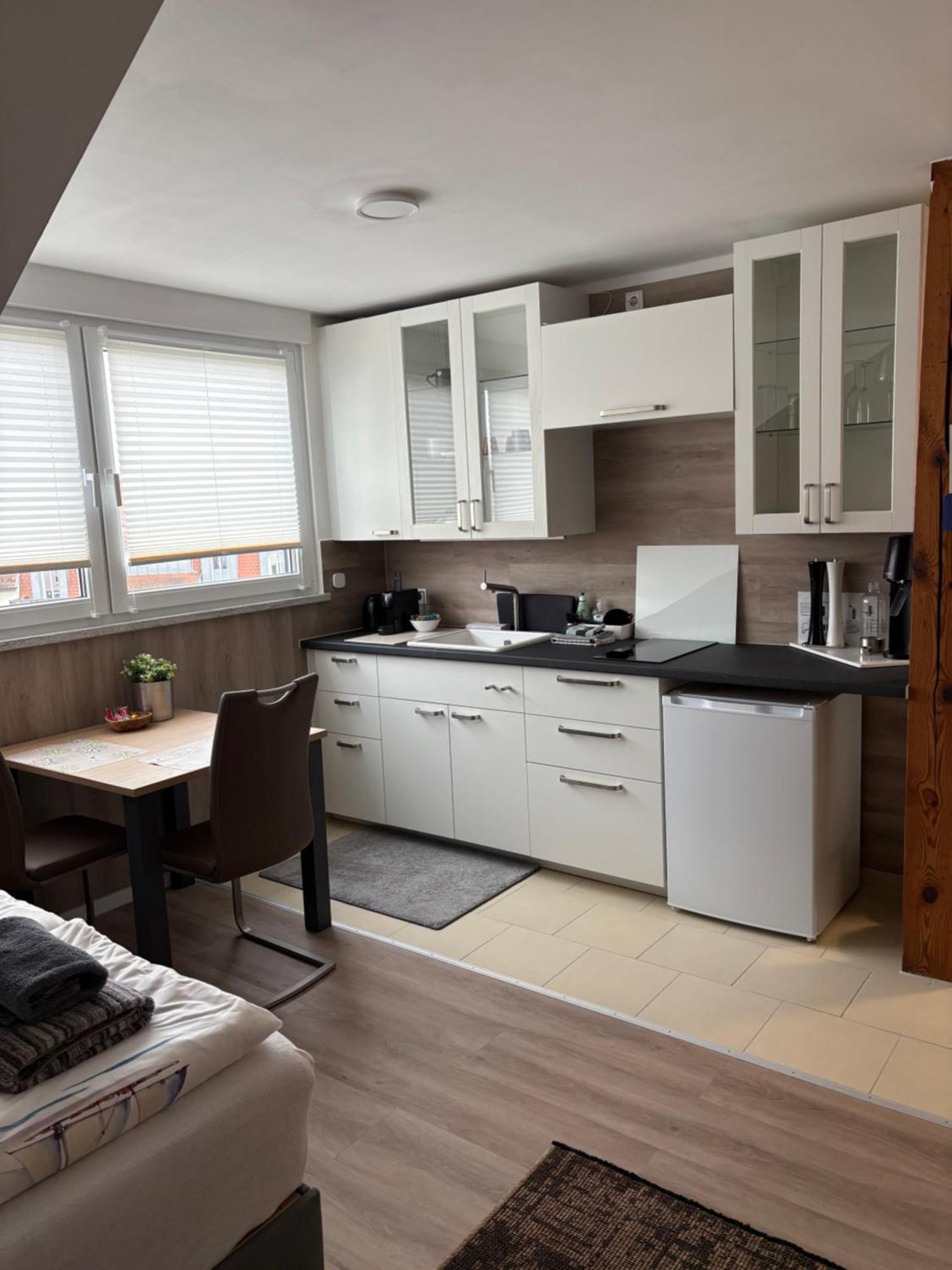 Grosse Gemuetliche Ferienwohnung Mit Klimaanlage, Parkplatz Inklusive Top ! Fuerth Exterior photo